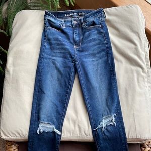 Super High-Rise American Eagle jegging! Women’s size 2 regular.